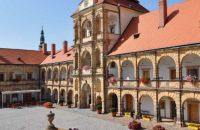 zamek namesti 600x391